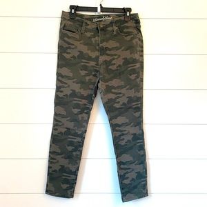 Universal Thread Camo Skinny Pants